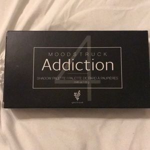 Younique Moodstruck Addiction palette #4